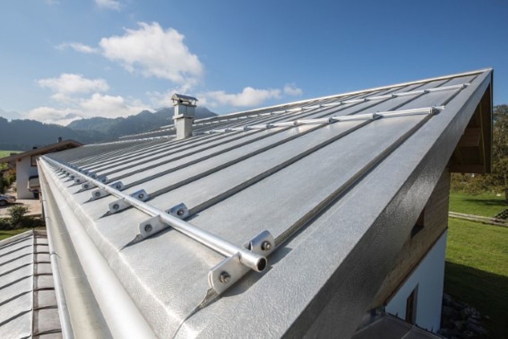 Doppelstehfalzdach aus ROOFINOX PLUS - HFX Edelstahl für Dach und Fassade 